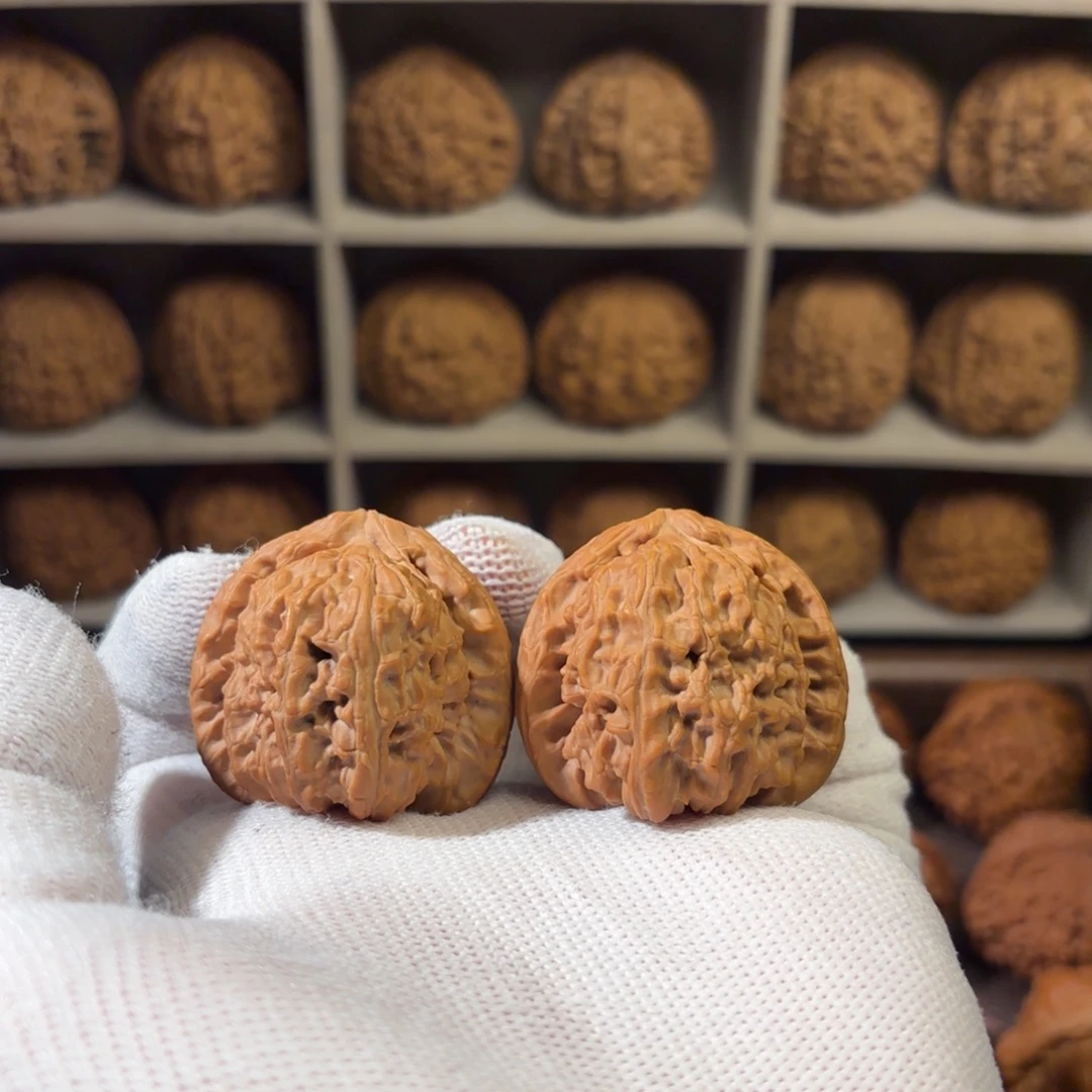 文玩核桃把件38尺全品三角白