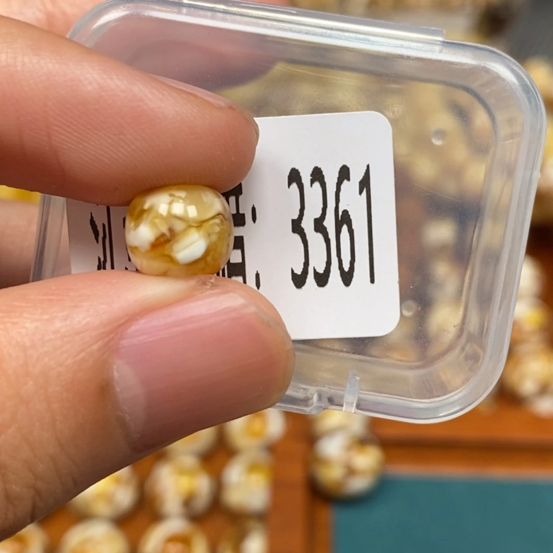 蜜蜡未镶嵌珠宝奇石3361