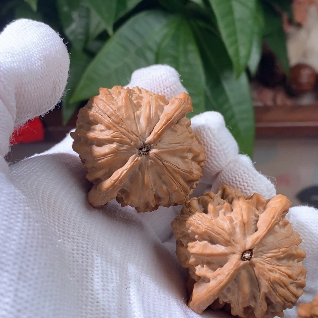 文玩核桃吊坠小**?爱心