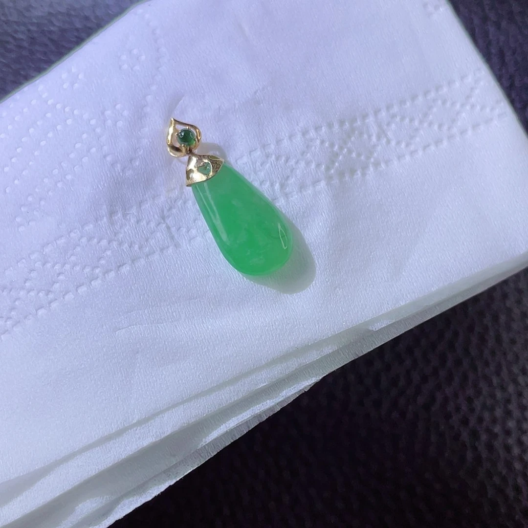 翡翠颈饰18K金镶嵌翡翠