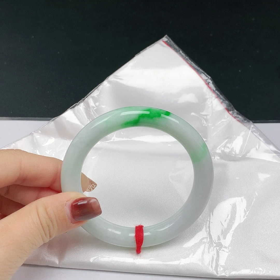 翡翠手镯未镶嵌翡翠093