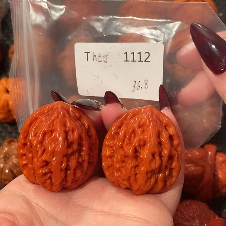 文玩核桃吊坠虎头36