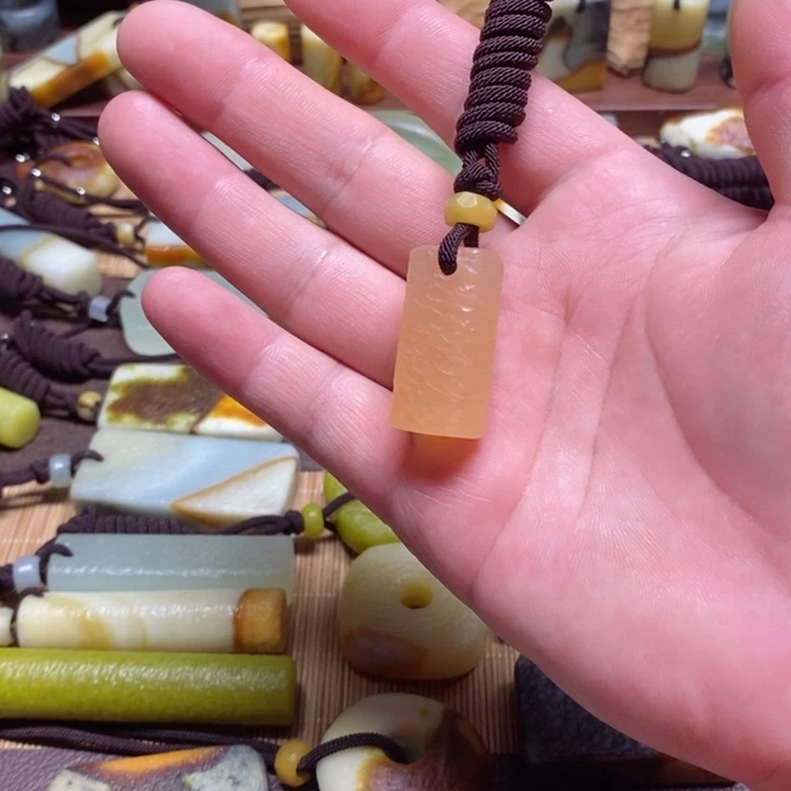 蛇纹石玉挂件未镶嵌