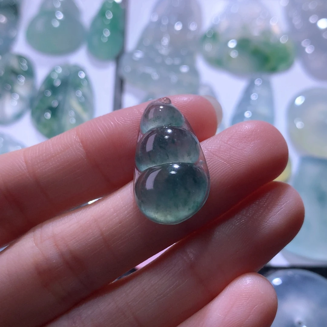 翡翠未镶嵌颈饰豆