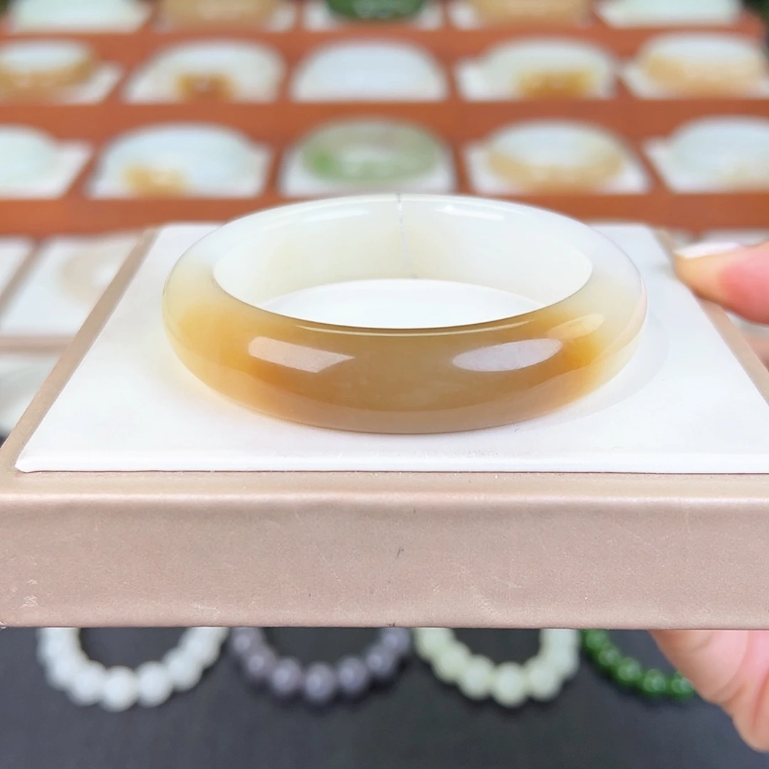 和田玉手镯未镶嵌和田玉糖白手镯