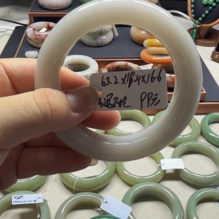 石英质玉未镶嵌手镯