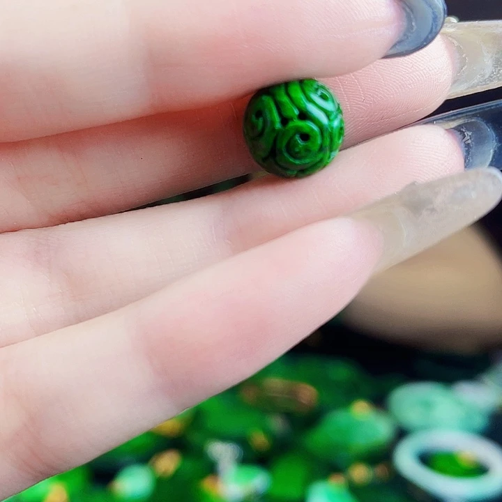 颈饰未镶嵌翡翠多样性