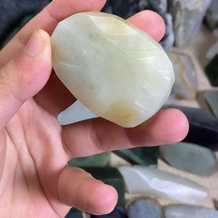 和田玉（糖玉）未镶嵌珠宝半成品