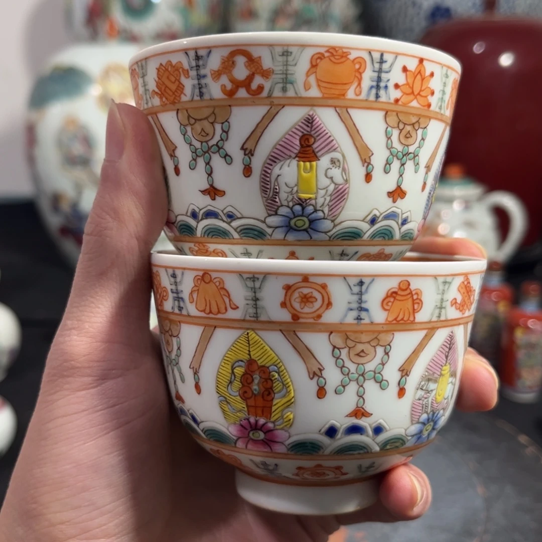 摆件粉彩七珍八宝茶杯一对