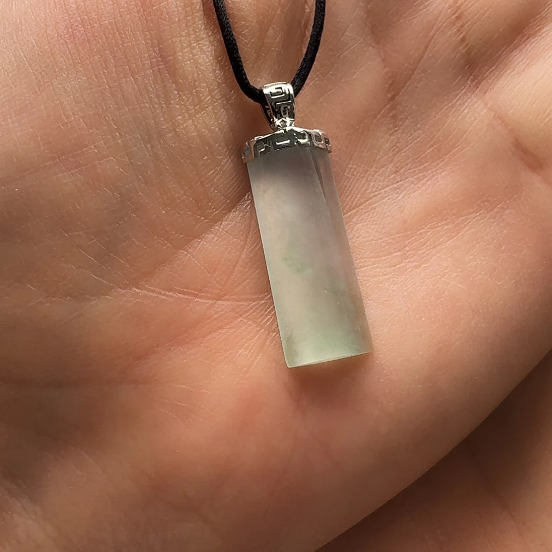 翡翠颈饰18K金镶嵌无事牌