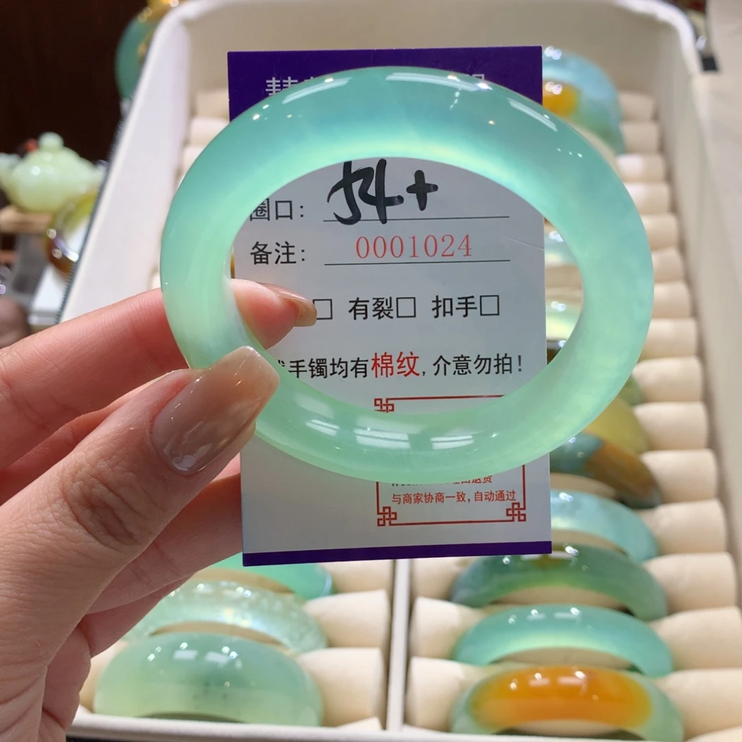 今***大蛇纹石玉未镶嵌手镯