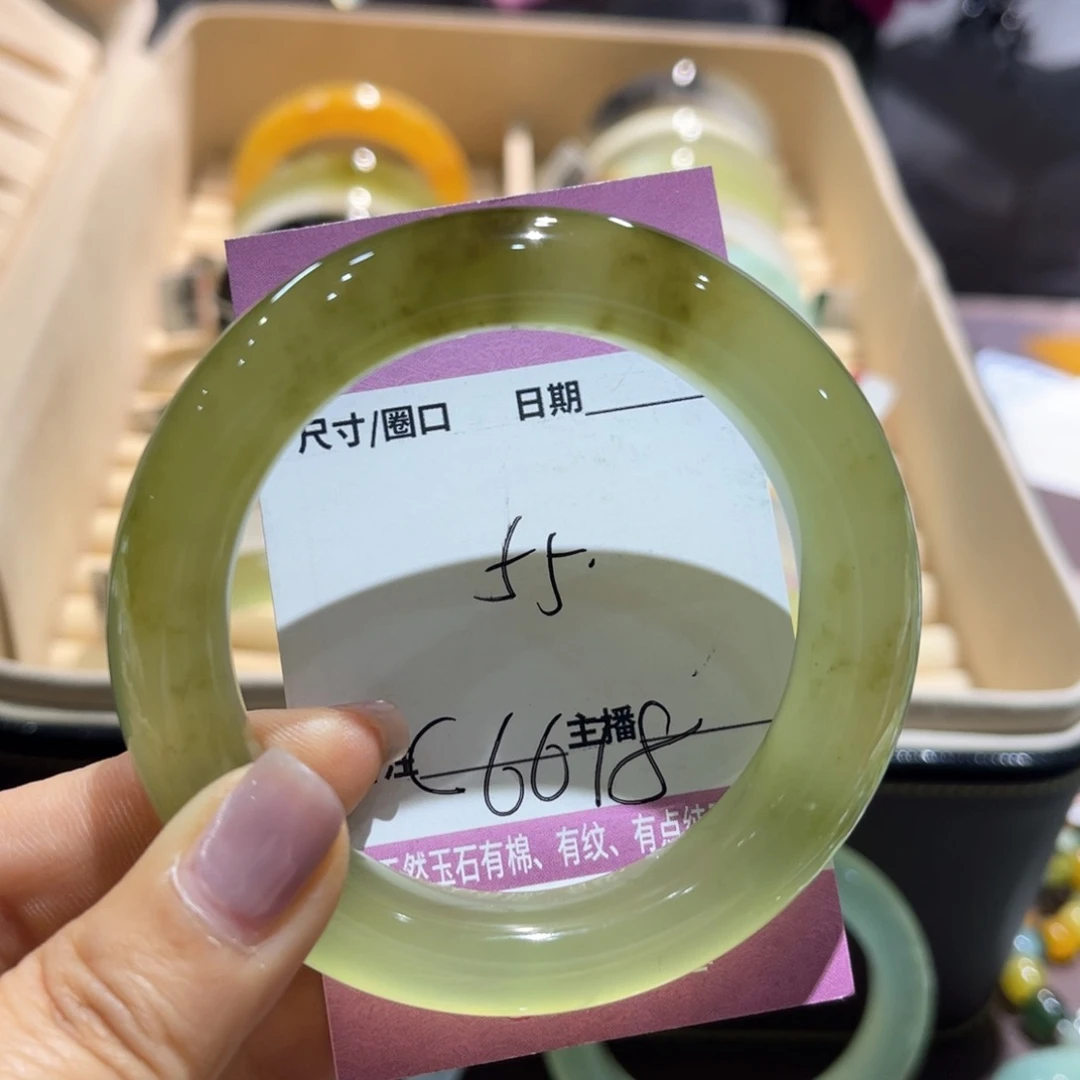 岫玉未镶嵌手镯湾****?手镯