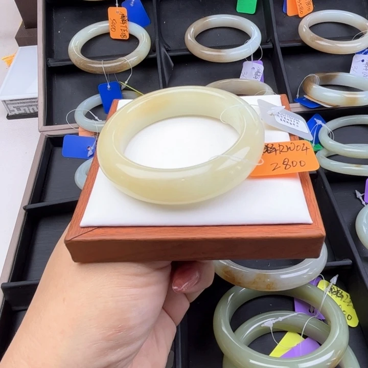 未镶嵌手镯和田玉七月