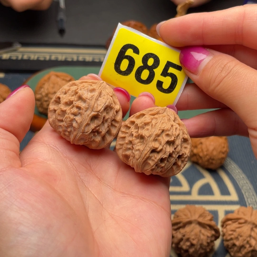 文玩核桃吊坠35全品三角白685号