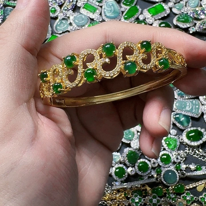 翡翠颈饰未镶嵌天然A货翡翠放漏