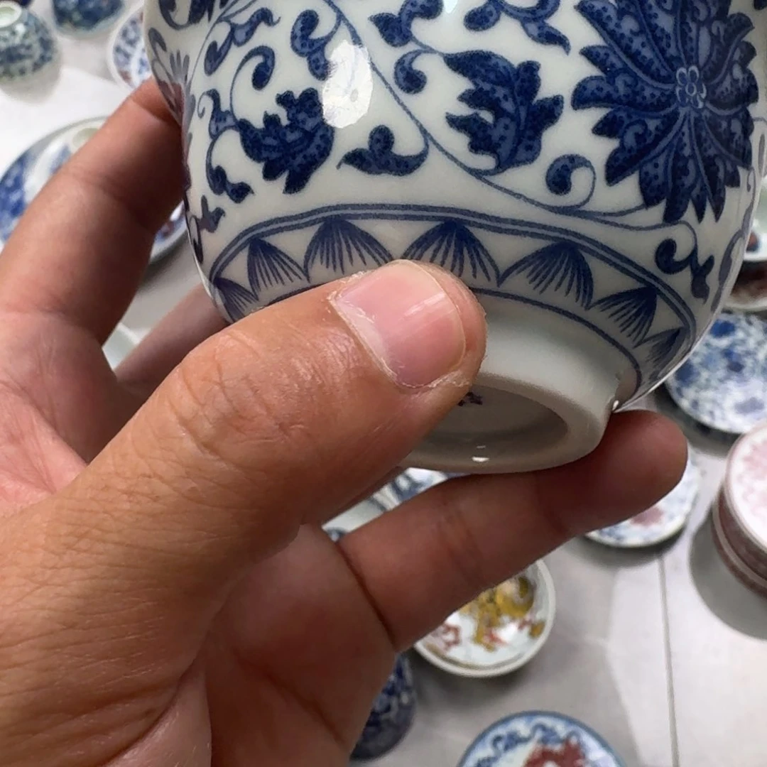 摆件青花缠枝莲大压手