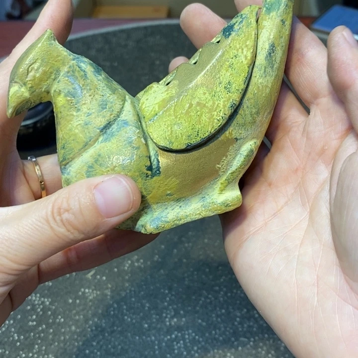 刘***猫瓷片陶瓷艺术品制作工艺及