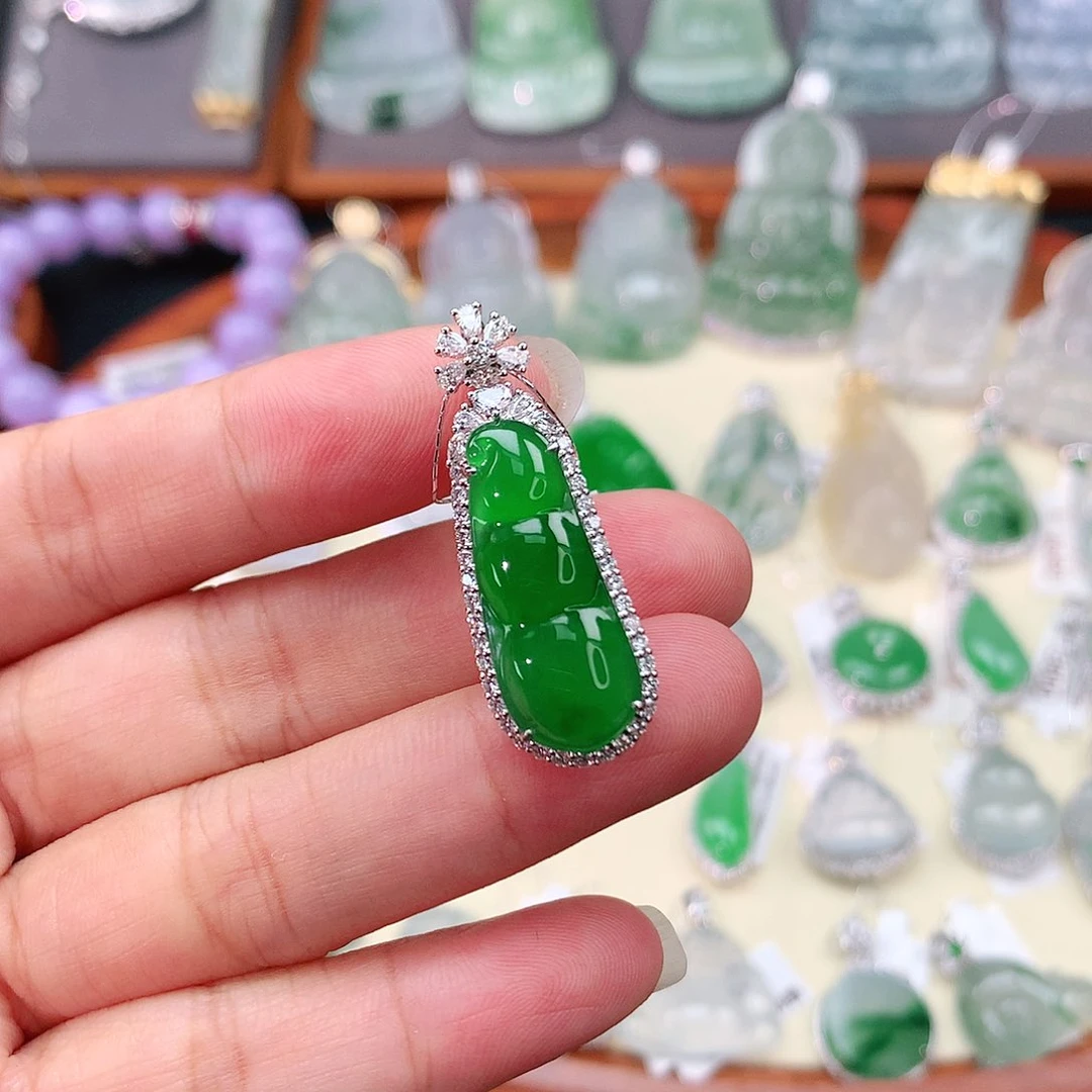 翡翠挂件18K金镶嵌福豆