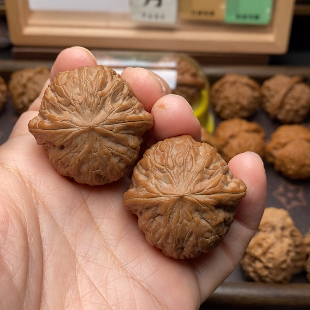 沧***。文玩核桃把件铁锤38