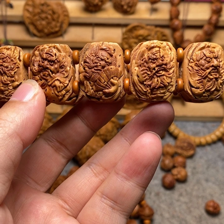 桃核雕刻钟馗手牌