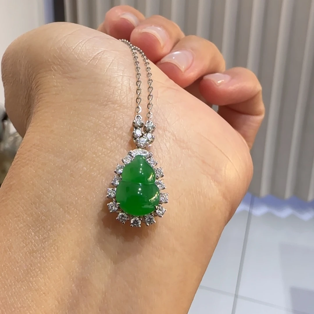 翡翠18K金镶嵌颈饰辣绿葫芦锁骨套链