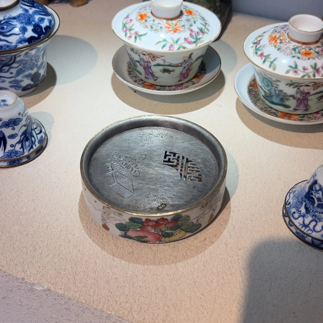 壶喜*编号1111锡盒一个