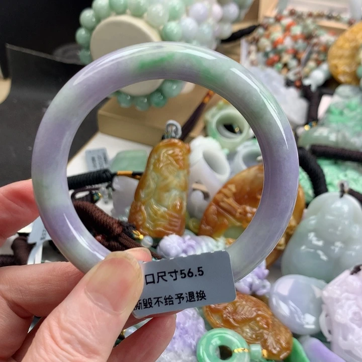 翡翠手镯未镶嵌吊坠