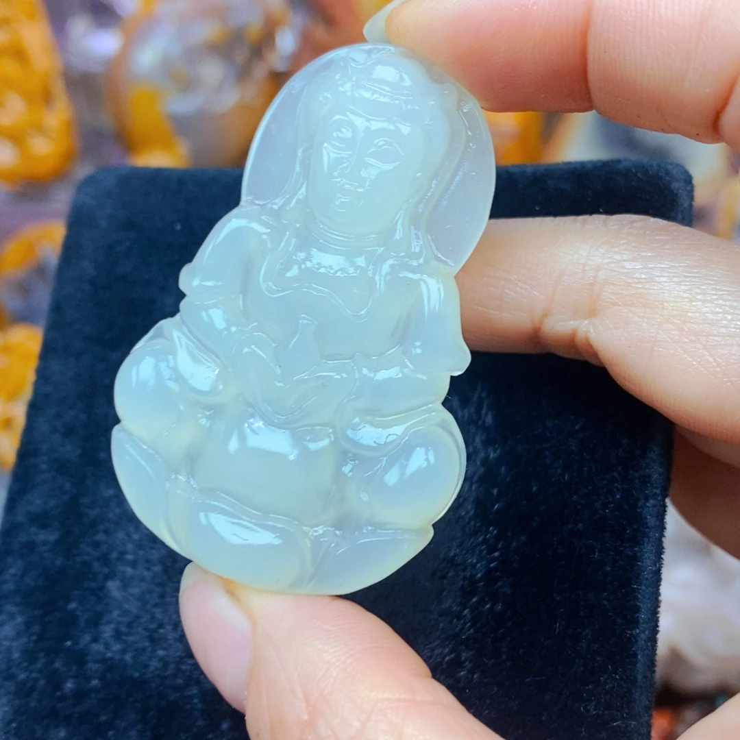 未镶嵌石英质玉（黄龙玉）颈饰