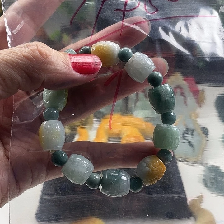 羊***春翡翠未镶嵌颈饰成品