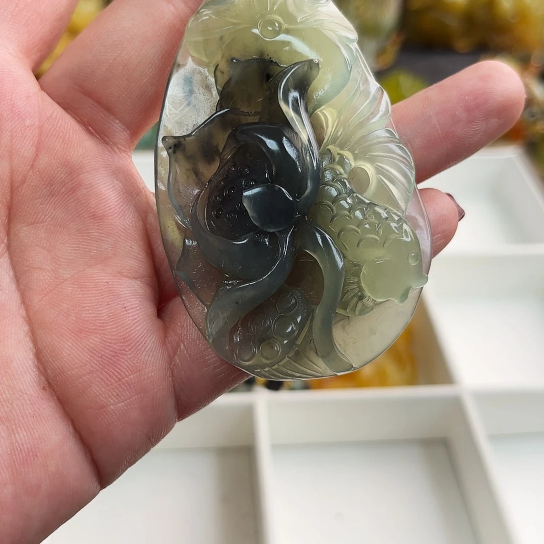 蛇纹石玉颈饰未镶嵌