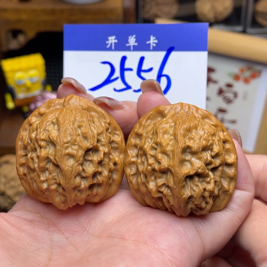 桃核把件金麒麟42李。  