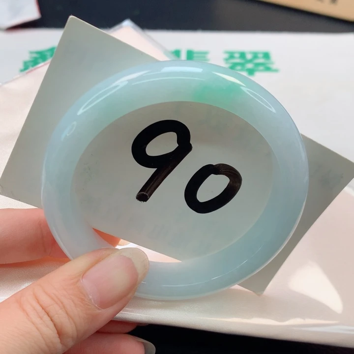 翡翠手镯未镶嵌正