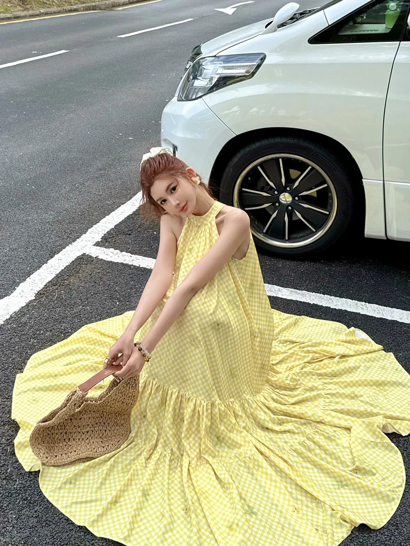 【婉君】早春度假风碎花甜美挂脖设计感时尚连衣裙LWJ25A1Q297