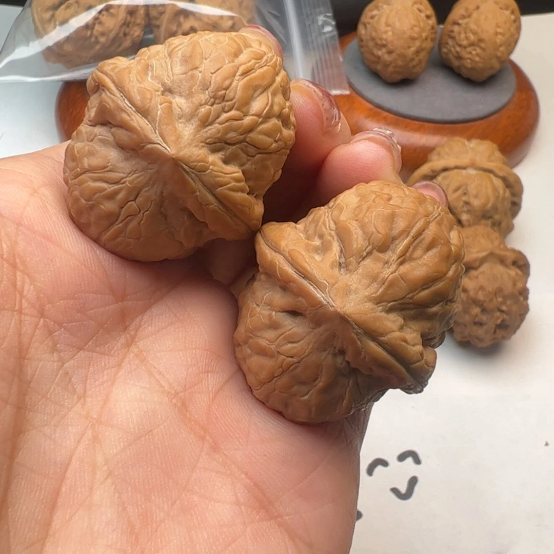 文玩核桃吊坠舍利子36