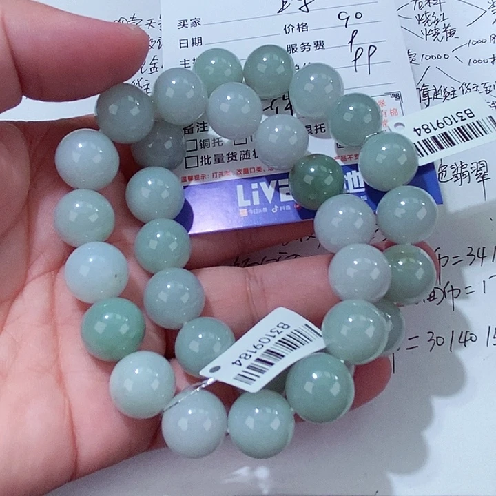 颈饰未镶嵌翡翠多样性发其中一个