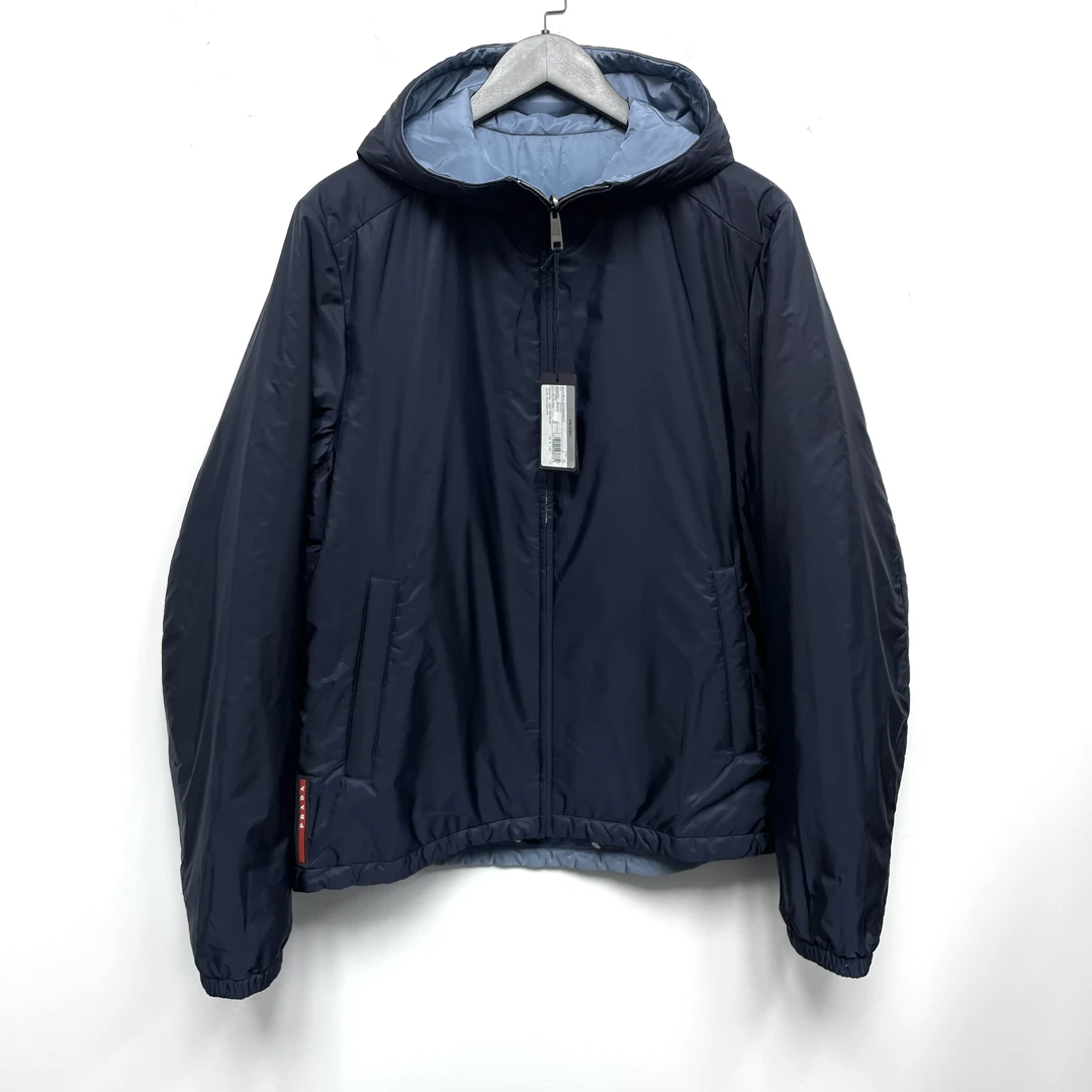 全新未使用 Prada/普拉达 经典红标藏蓝湖蓝双面穿连帽棉服外套