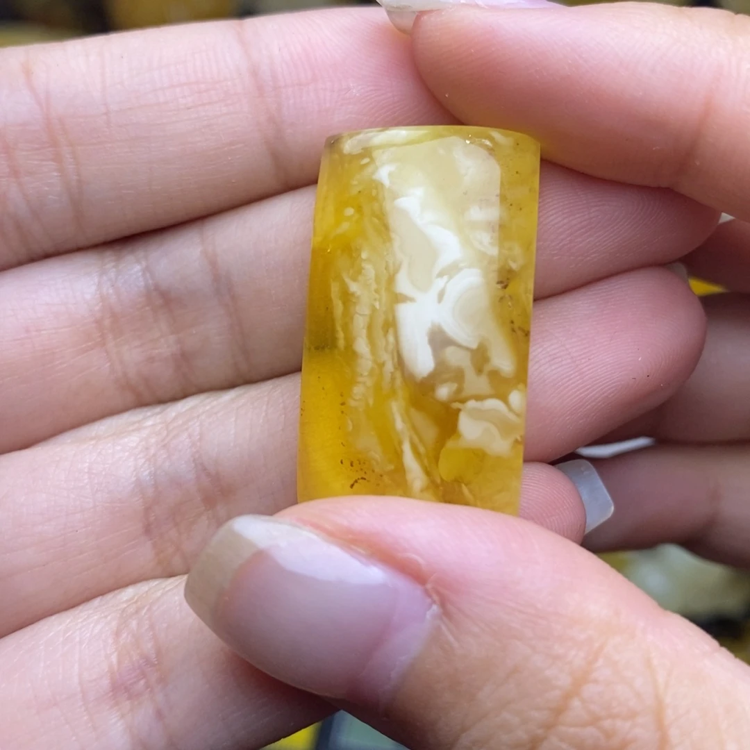 未镶嵌琥珀珠宝奇石