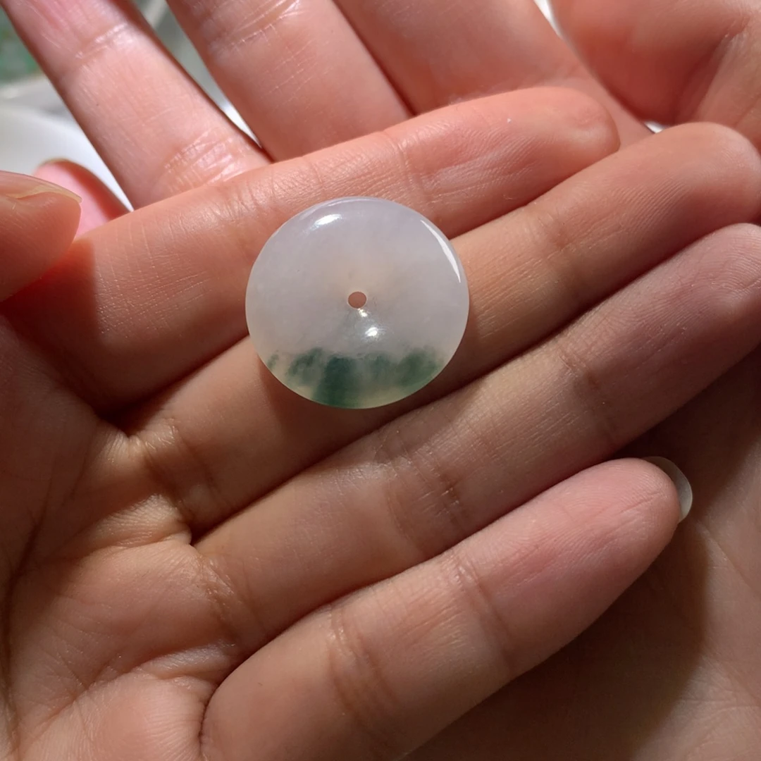 【闪购商品】翡翠颈饰未镶嵌牵*?翡翠平安扣