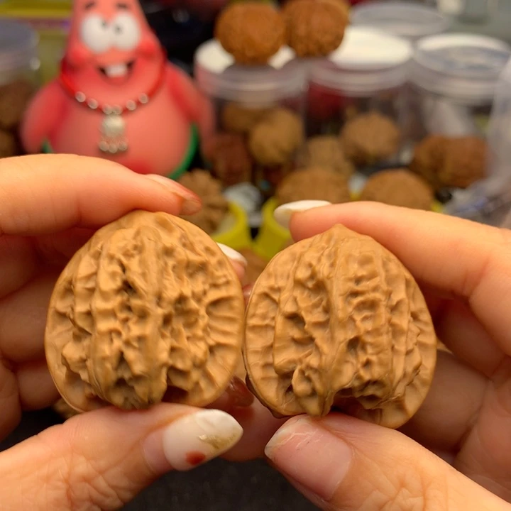 文玩核桃吊坠磐石