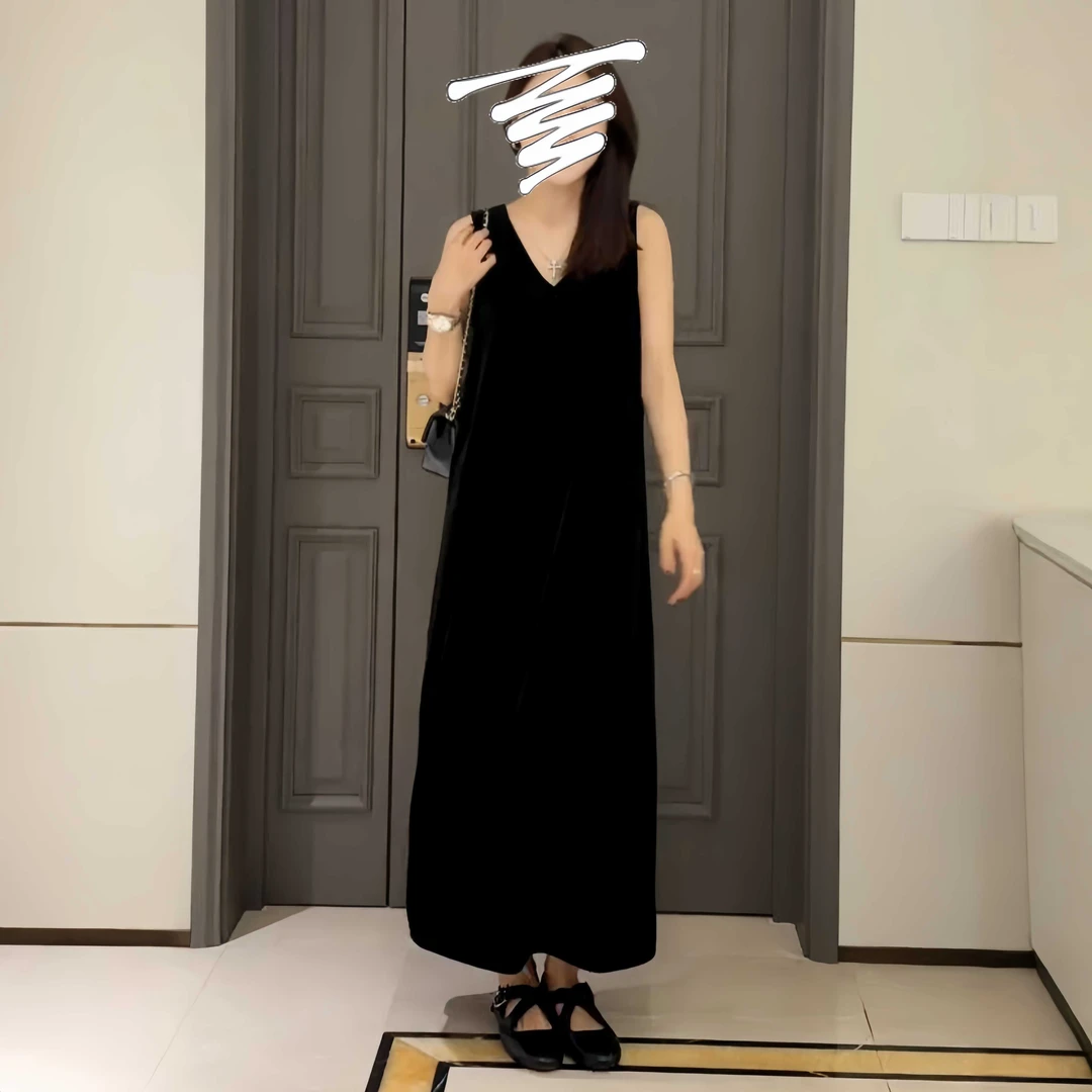 大码法式气质V领无袖背心裙女秋季胖mm宽松显瘦丝绒黑色连衣裙子