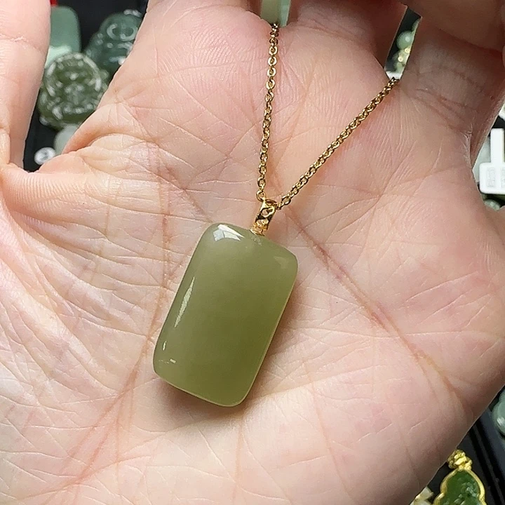 颈饰18K金镶嵌和田玉