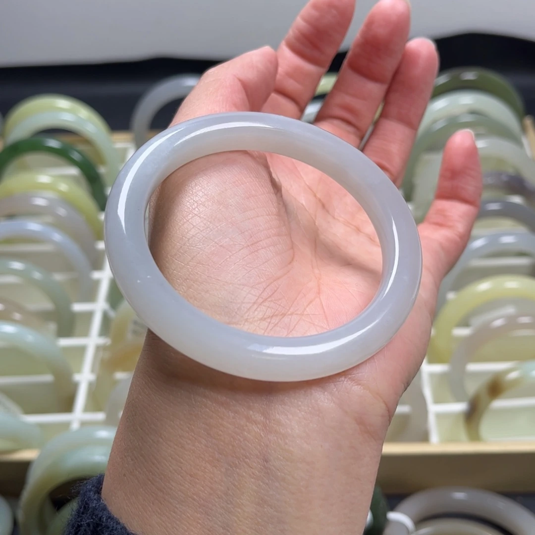 和田玉未镶嵌手镯57圈