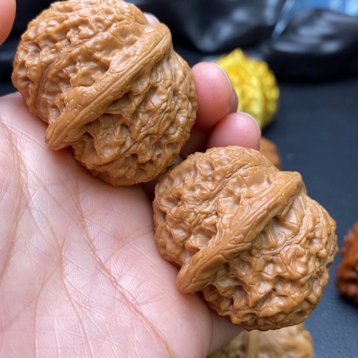 文玩核桃吊坠血麒麟39尺