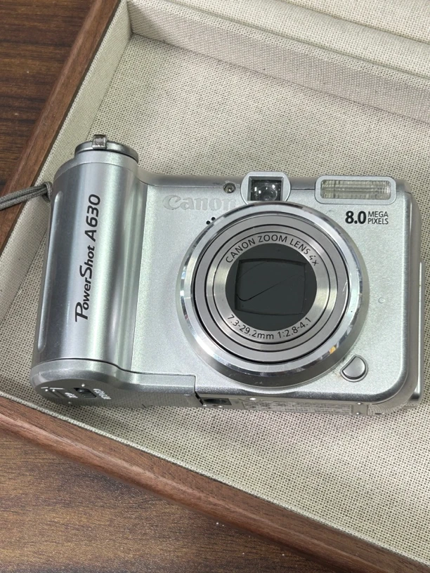 9新 Canon/佳能 a630 银色 成色新 翻转屏可自拍 用五号电池