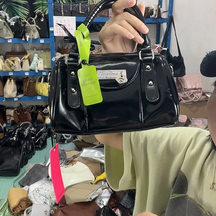 蚕丝y***乐健健康康咯模棱两可