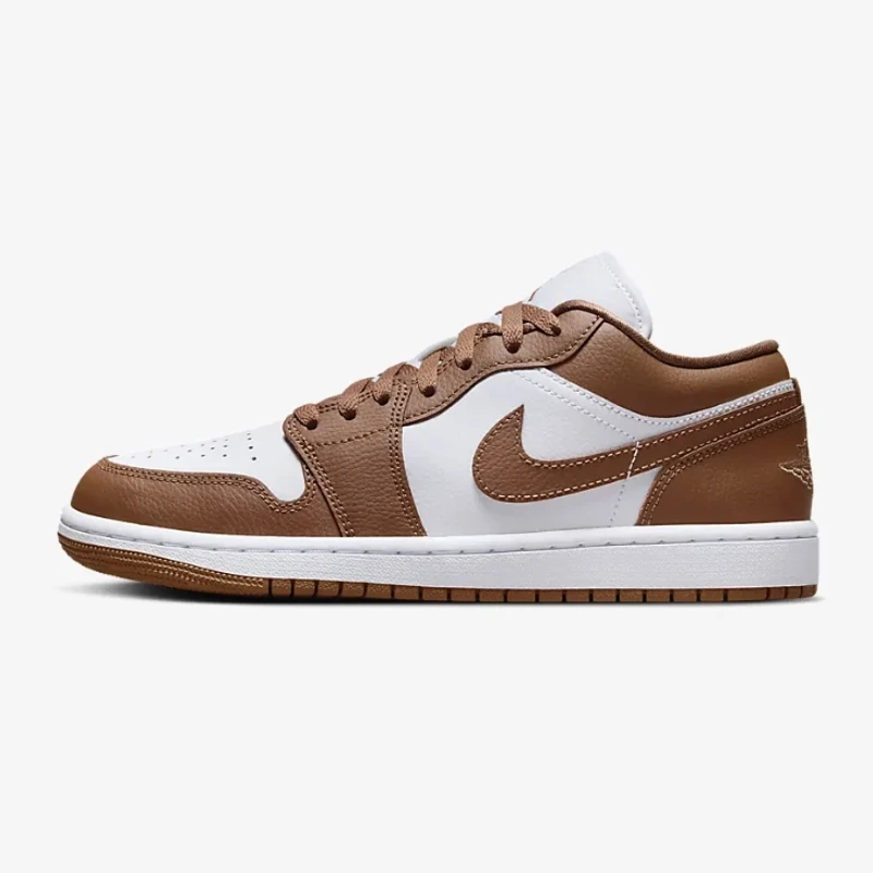 NIKE/耐克【欧若风】美拉德复古 女款刺绣板鞋AJ1 白棕色 DC0774202