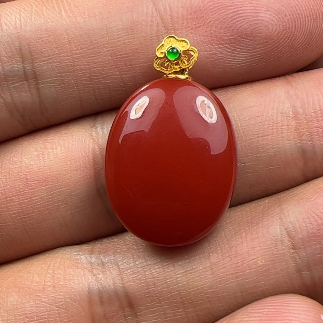 18K金镶嵌吊坠南红玛瑙