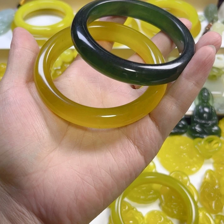 道***堂蛇纹石玉未镶嵌颈饰