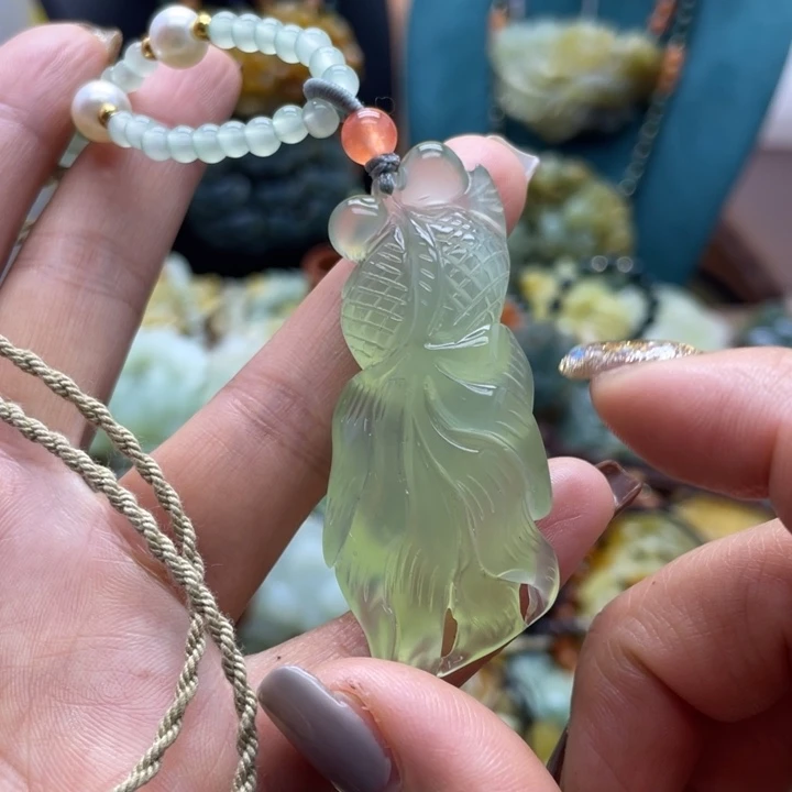 蛇纹石玉未镶嵌颈饰