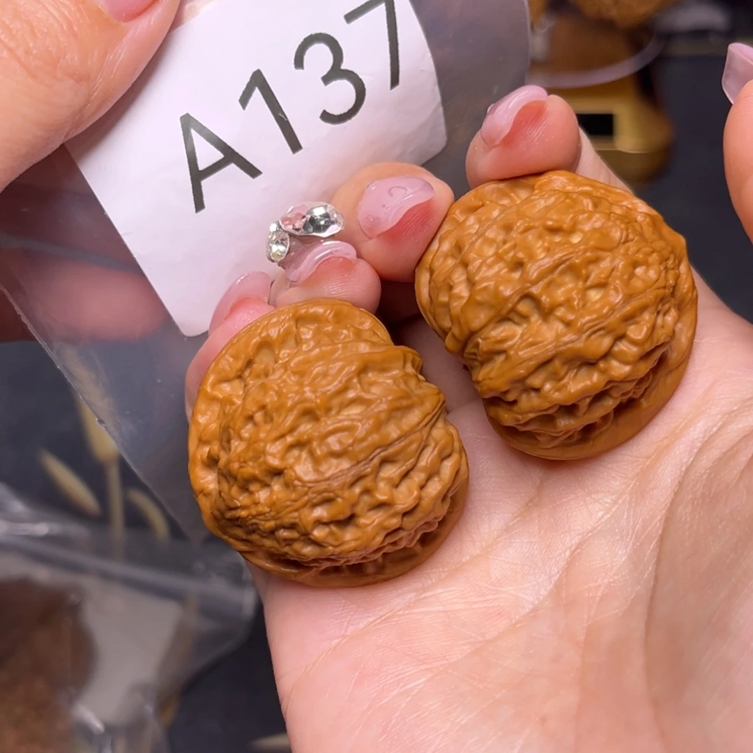 文玩核桃吊坠金牛全品38